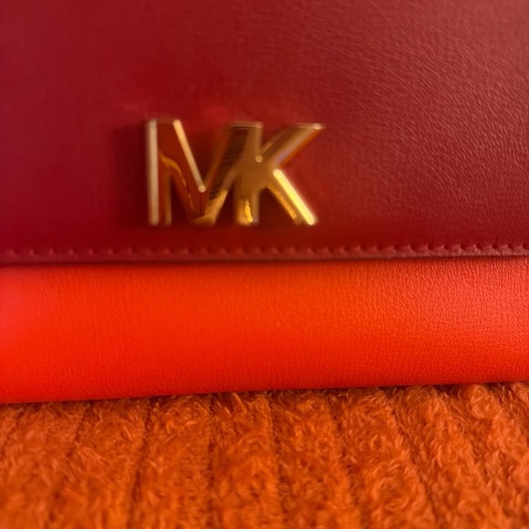 Michael Kors crossbody bag 🤎✨ - Picture 5 of 16